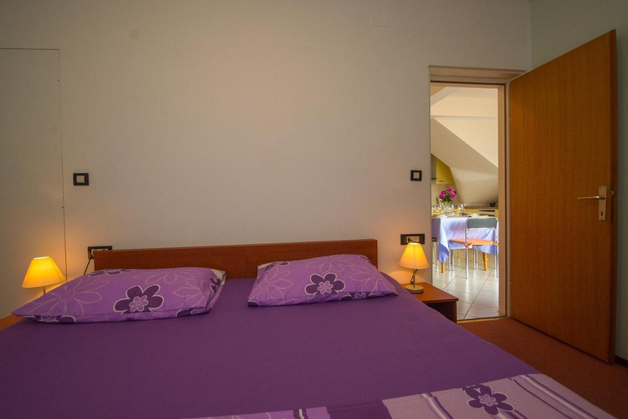 Apartments Marija - By The Sea 罗戈兹尼察 外观 照片