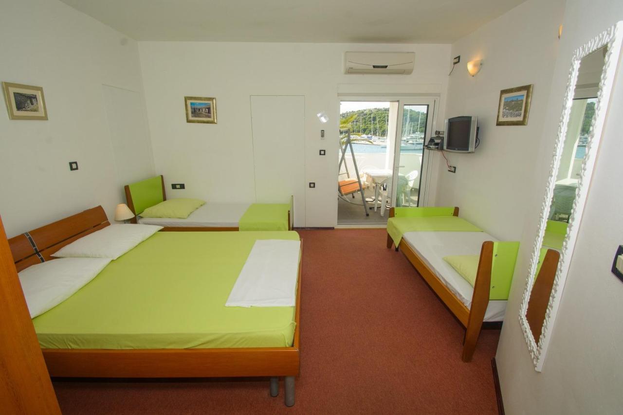 Apartments Marija - By The Sea 罗戈兹尼察 外观 照片