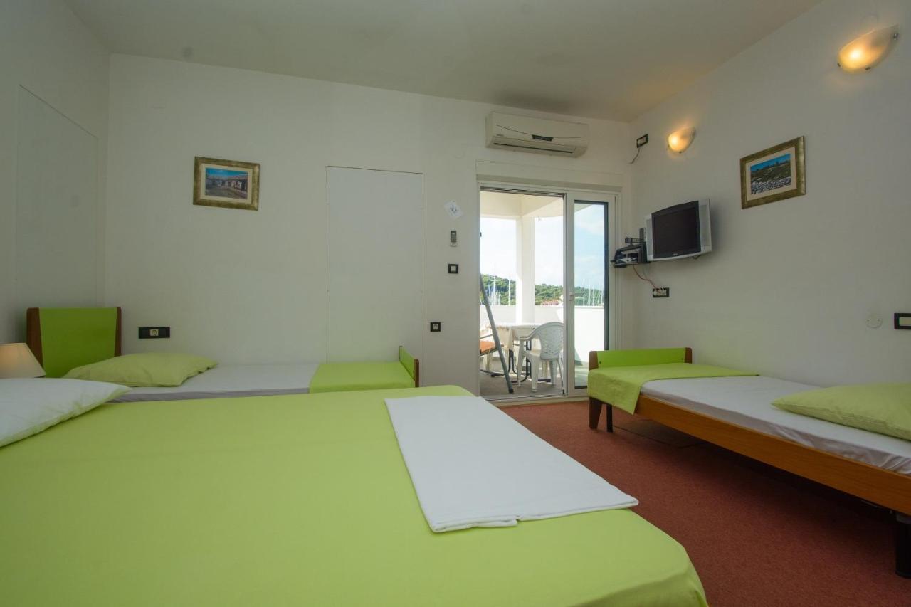Apartments Marija - By The Sea 罗戈兹尼察 外观 照片